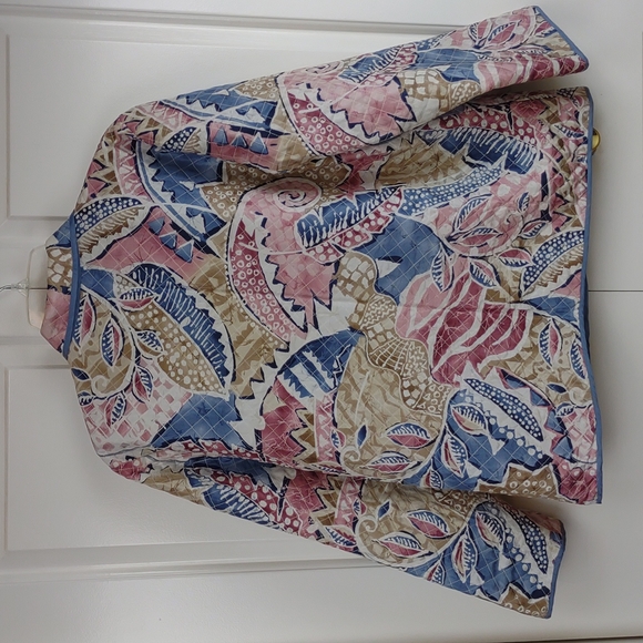 Alfred Dunner Petite Lightweight LS Quilted Silk Pink/Blue/Tan Floral BU Jacket - Picture 8 of 11